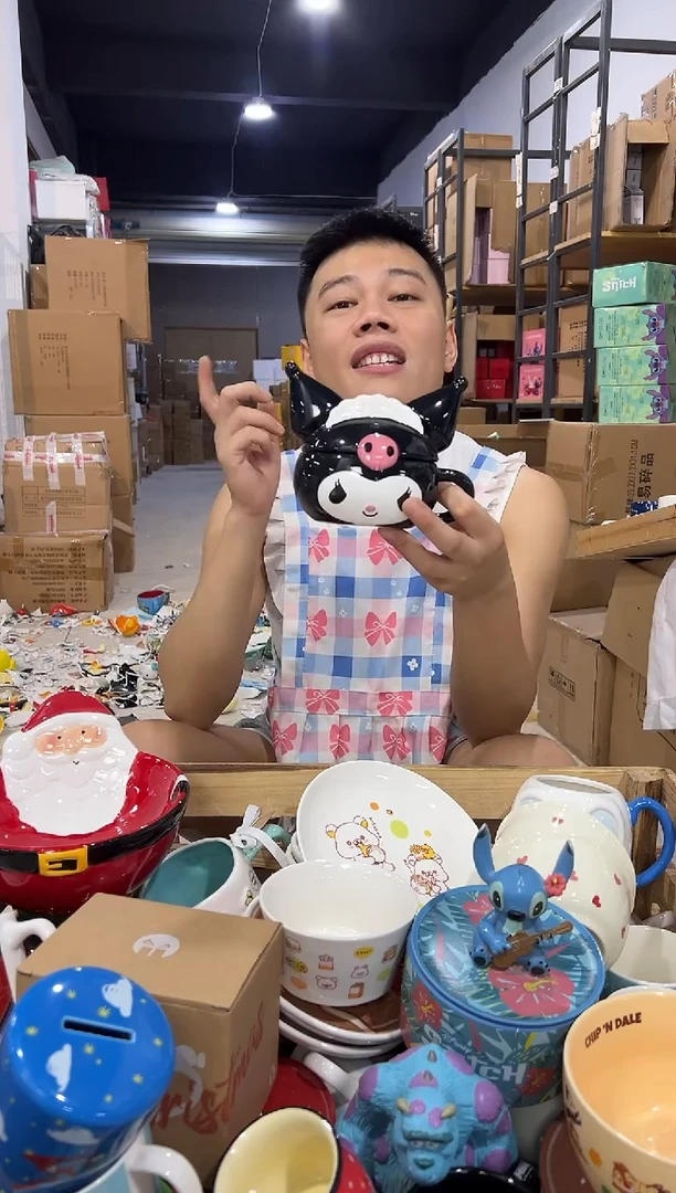 瓷片库洛米女仆带盖杯