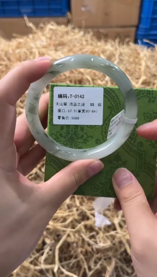未镶嵌手镯石英质玉T-0142
