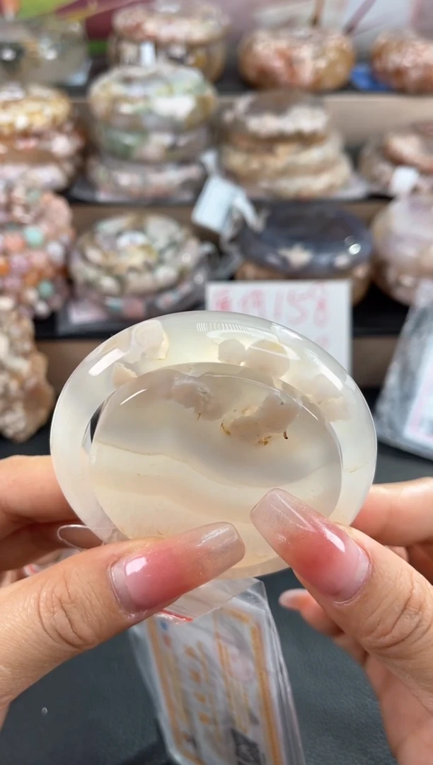 未镶嵌手镯石英质玉56