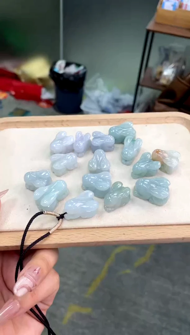 【闪购商品】翡翠吊坠(不含链)未镶嵌兔子多样性发货发一件