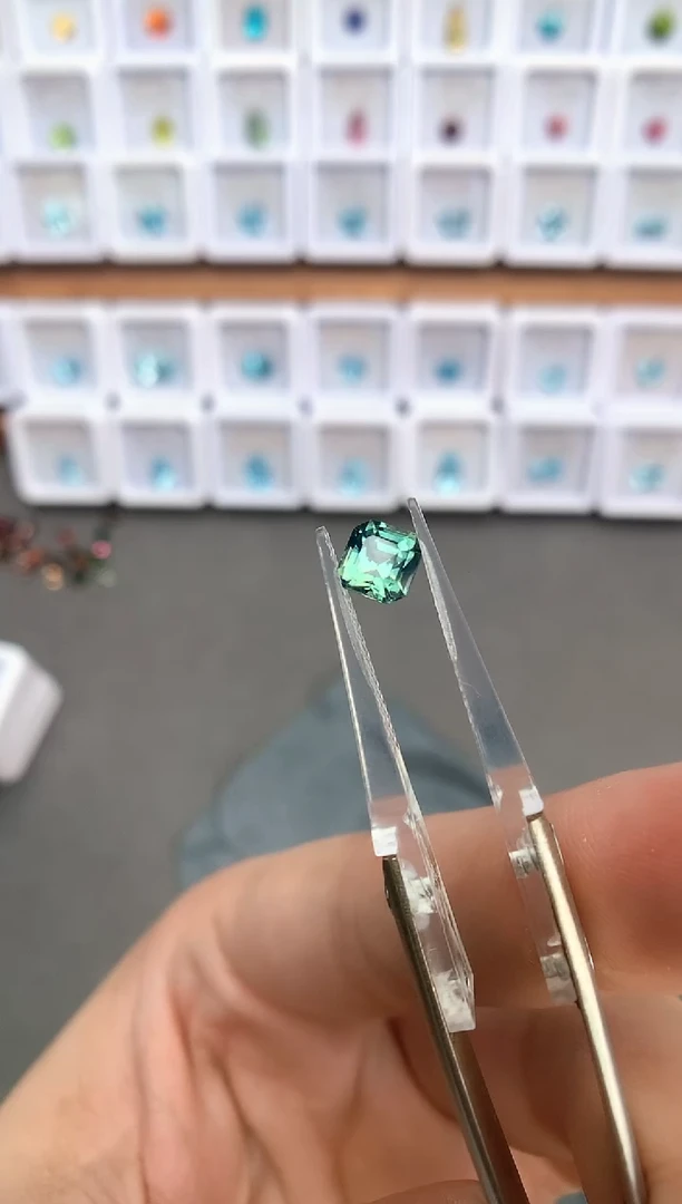 未镶嵌裸石定制蓝宝石1.26ct 无烧绿蓝宝