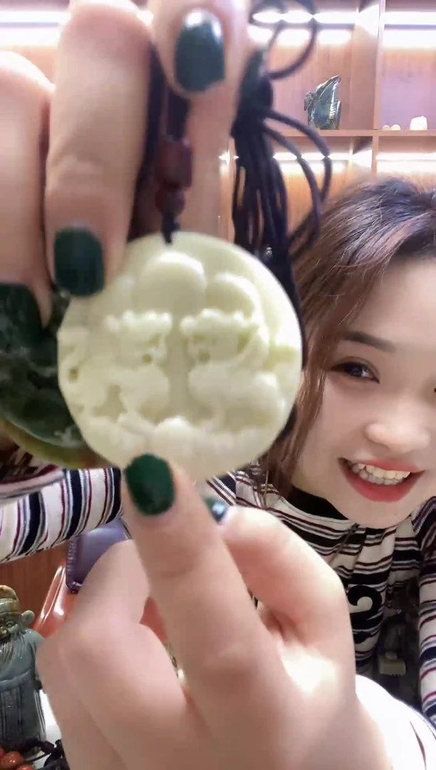 未镶嵌蛇纹石玉吊坠多样性发其中之一