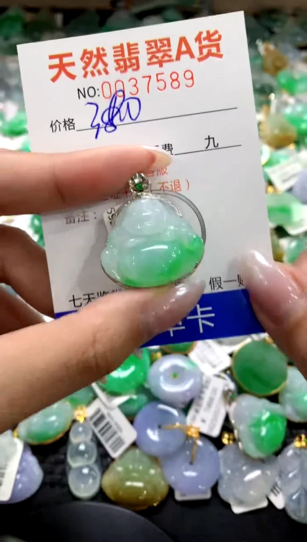 颈饰18K金镶嵌翡翠1111111111111111