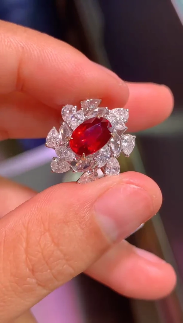 18K金镶嵌戒指红宝石2.02CT