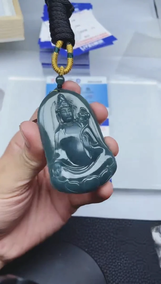 颈饰未镶嵌翡翠