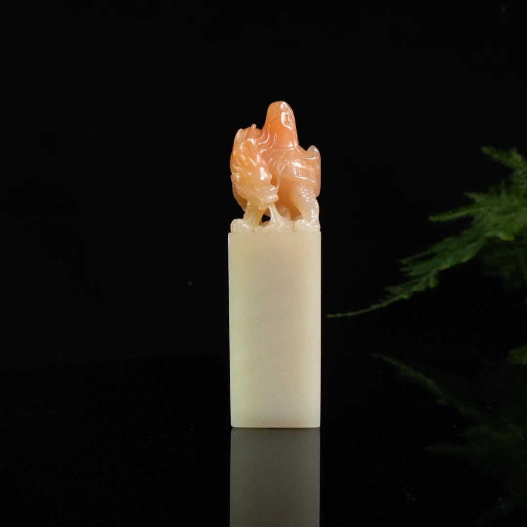 Lot.41.寿山石李红善伯霸下印章174.3克2.8x2.8x10.5cm，2LZ