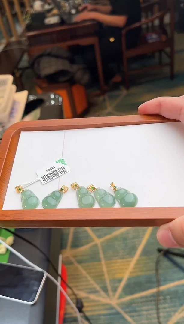 颈饰18K金镶嵌翡翠12796/多样性发一个