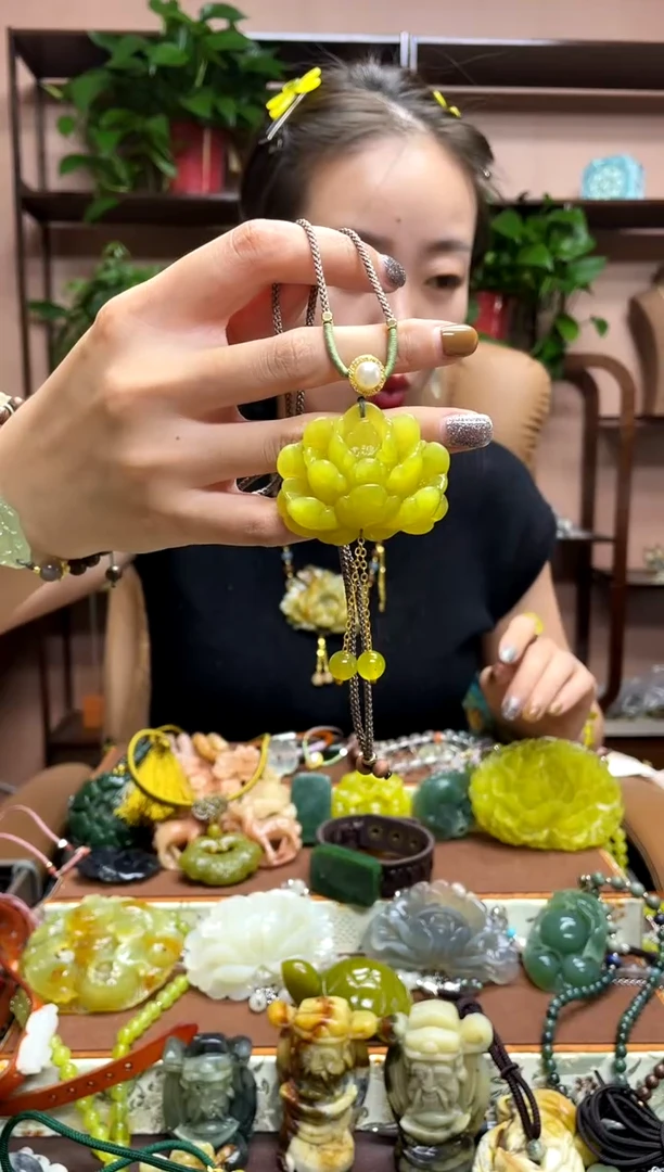 未镶嵌岫玉吊坠·
