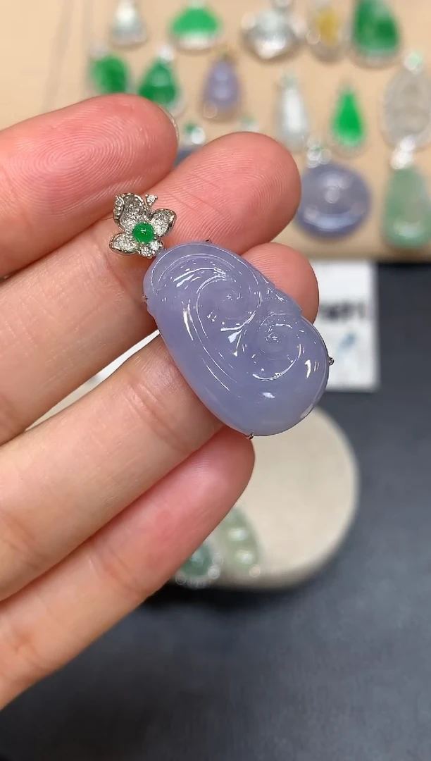 颈饰18K金镶嵌翡翠如意【无服务费