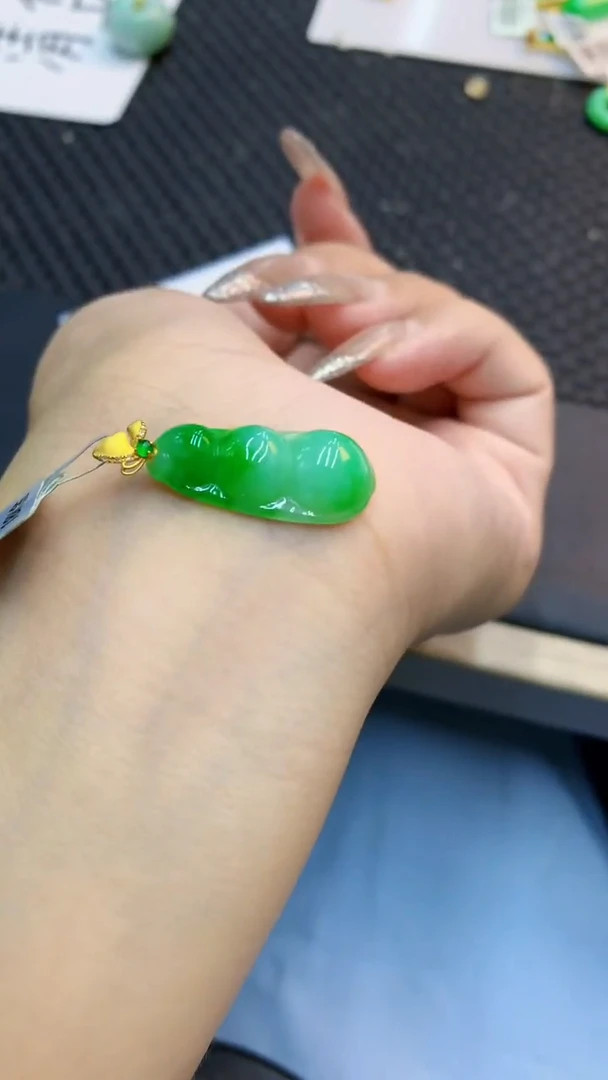 颈饰18K金镶嵌翡翠1