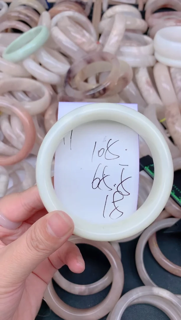 未镶嵌手镯石英质玉105