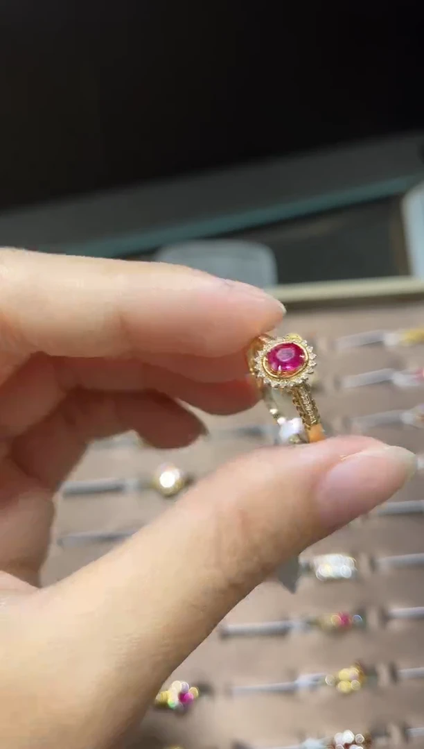 18K金镶嵌手镯红宝石1