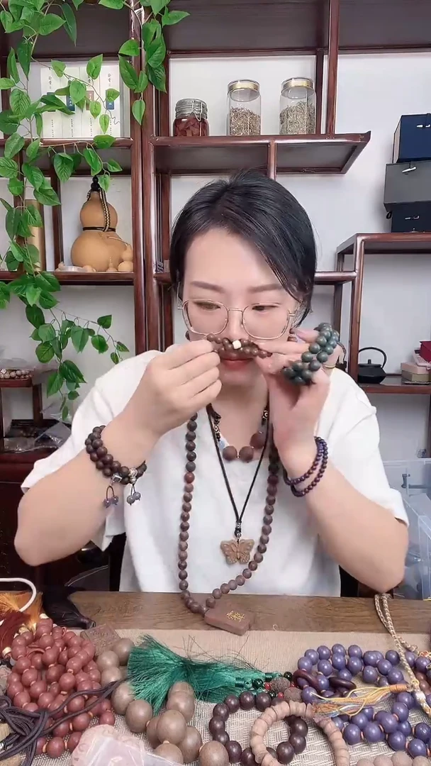 泥塑鹅梨帐中香1.3左右的手串