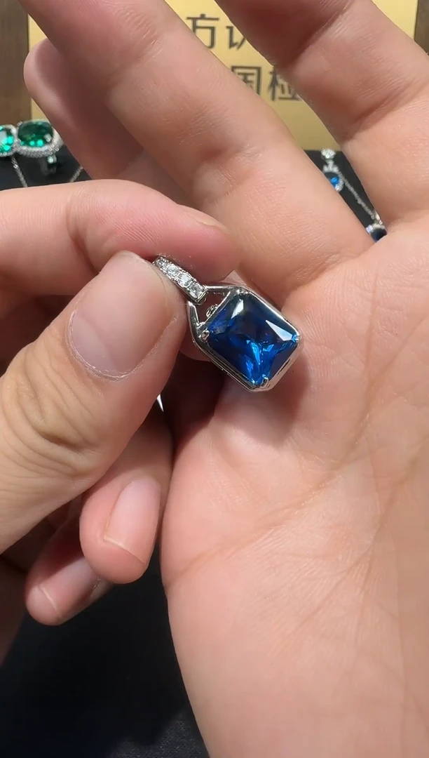 吊坠(赠链)蓝宝石18K金镶嵌1