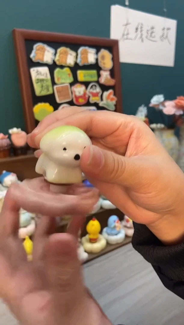 摆件陶绿色小狗1个