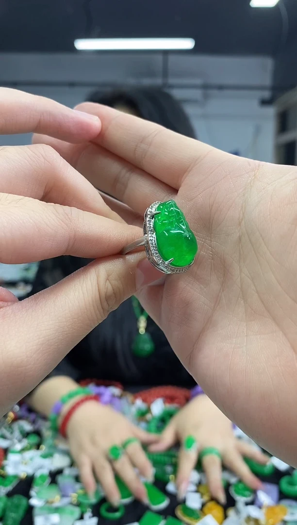 未镶嵌戒指翡翠多样性发其一颜色微差