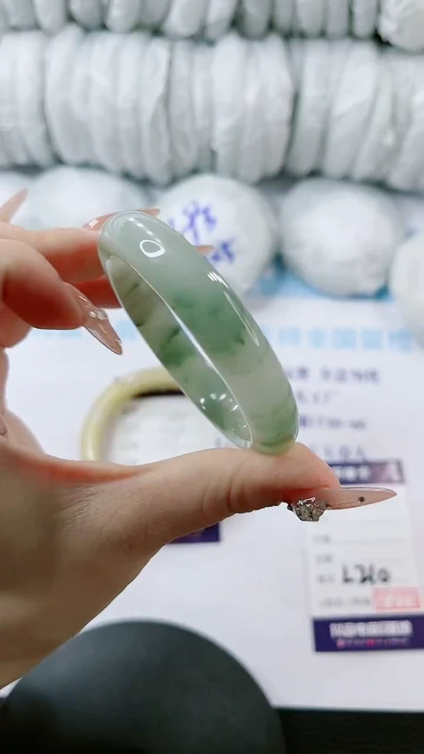 【闪购商品】石英质玉手镯未镶嵌多样性发货L210