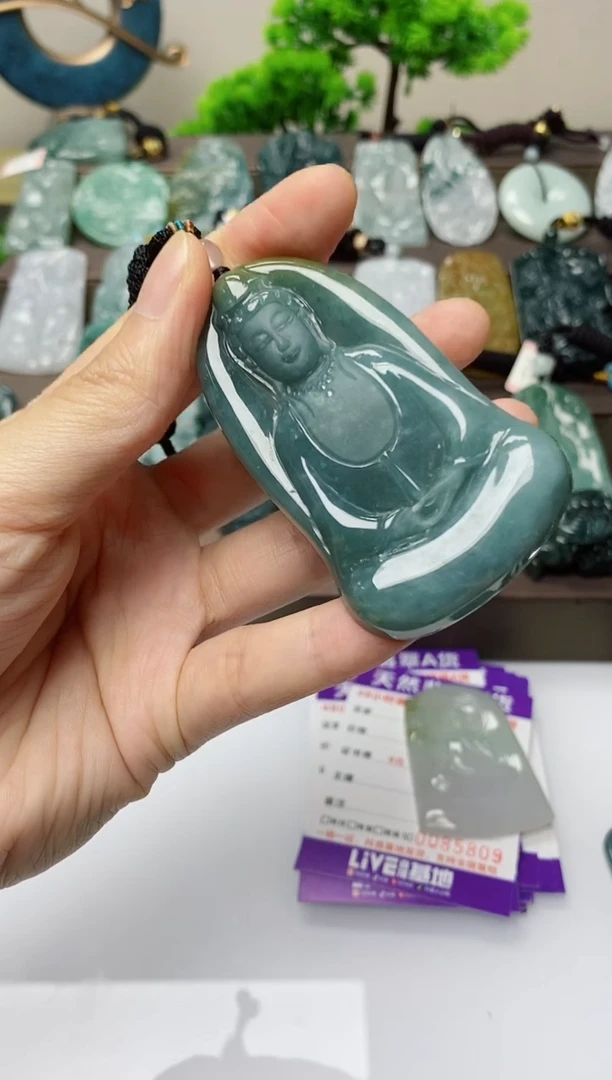 翡翠未镶嵌颈饰