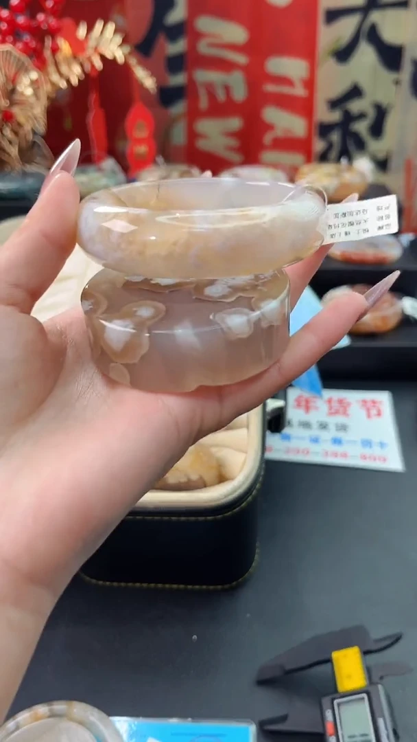 【闪购商品】石英质玉手镯未镶嵌赠送镯心（63圈口）