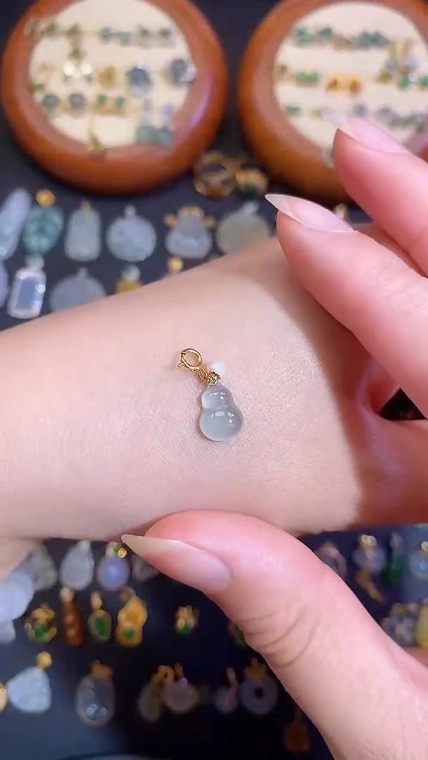 翡翠18K金镶嵌颈饰天然A货翡翠