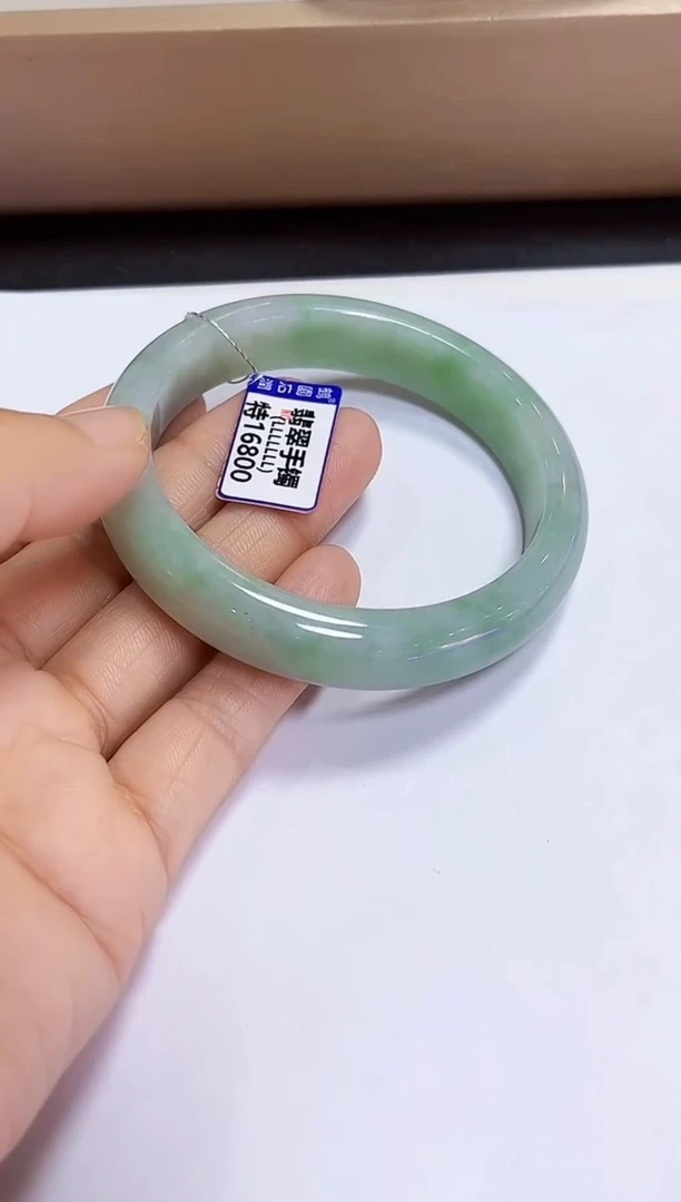 颈饰未镶嵌翡翠手镯59.8