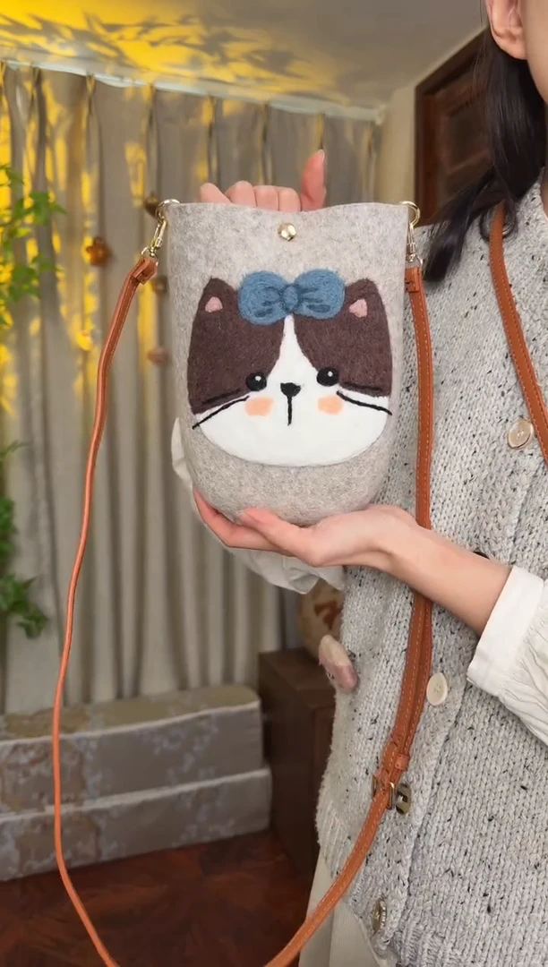 羊毛非遗羊毛毡包 手机包灰猫咪