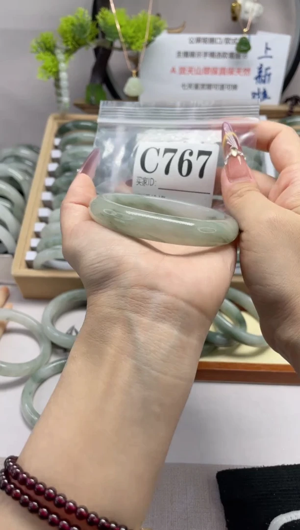 【闪购商品】石英质玉（天山翠）手镯未镶嵌c767