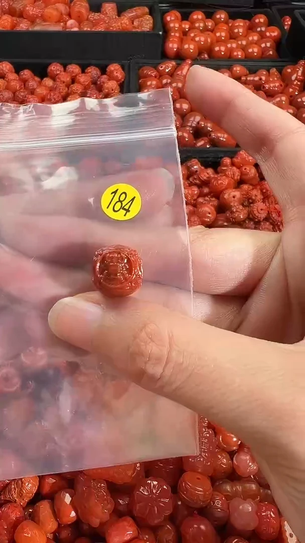 颈饰未镶嵌南红玛瑙1