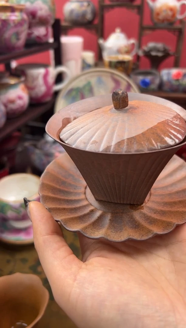 【闪购商品】粗陶竖纹莲花盖碗