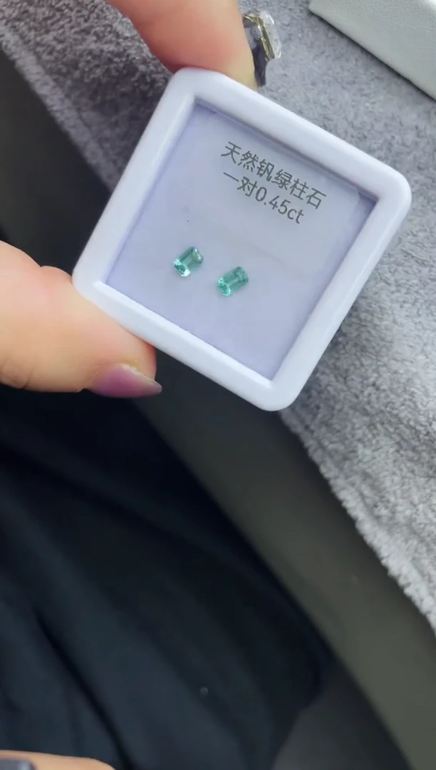 绿柱石裸石一对0.45ct