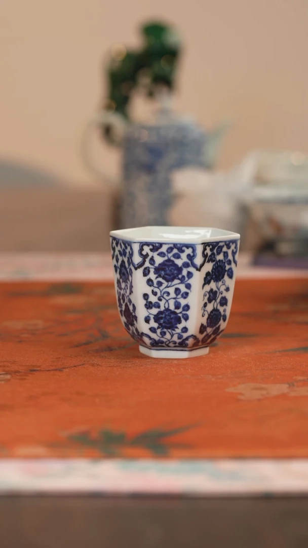 松风馆缠枝花卉六方杯