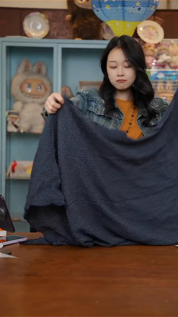 115-后野莱赛尔天丝多功能毯-藏青格纹