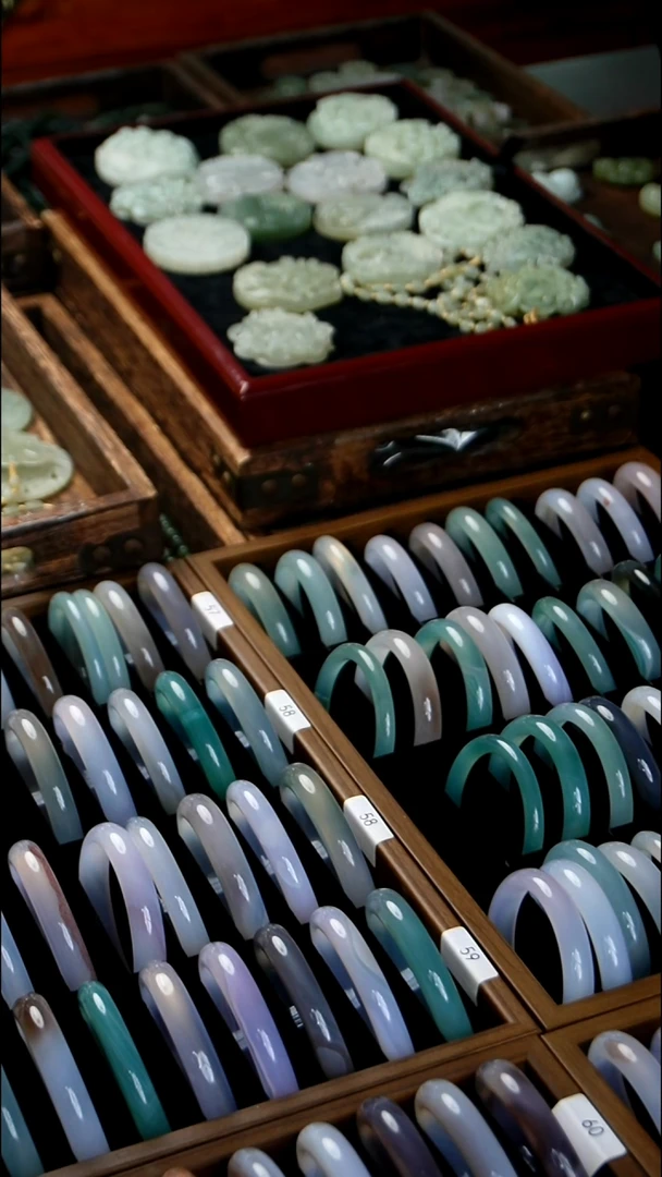 未镶嵌镯子玛瑙/玉髓1.3  63圈口