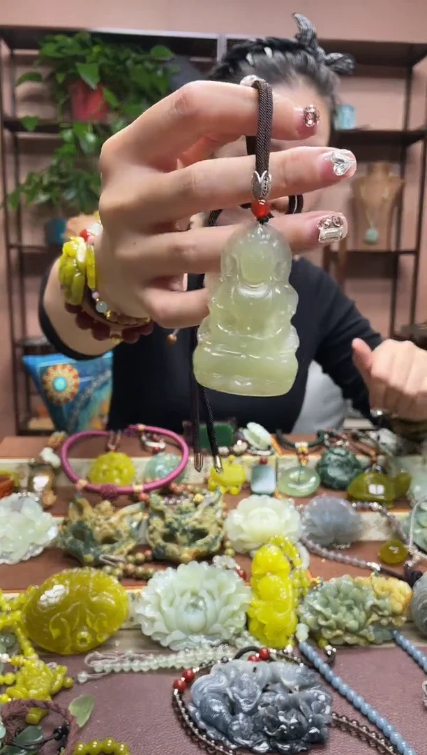 未镶嵌岫玉吊坠·