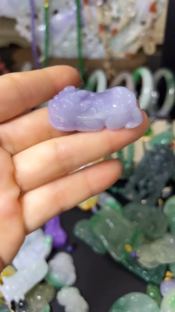 颈饰未镶嵌翡翠貔貅