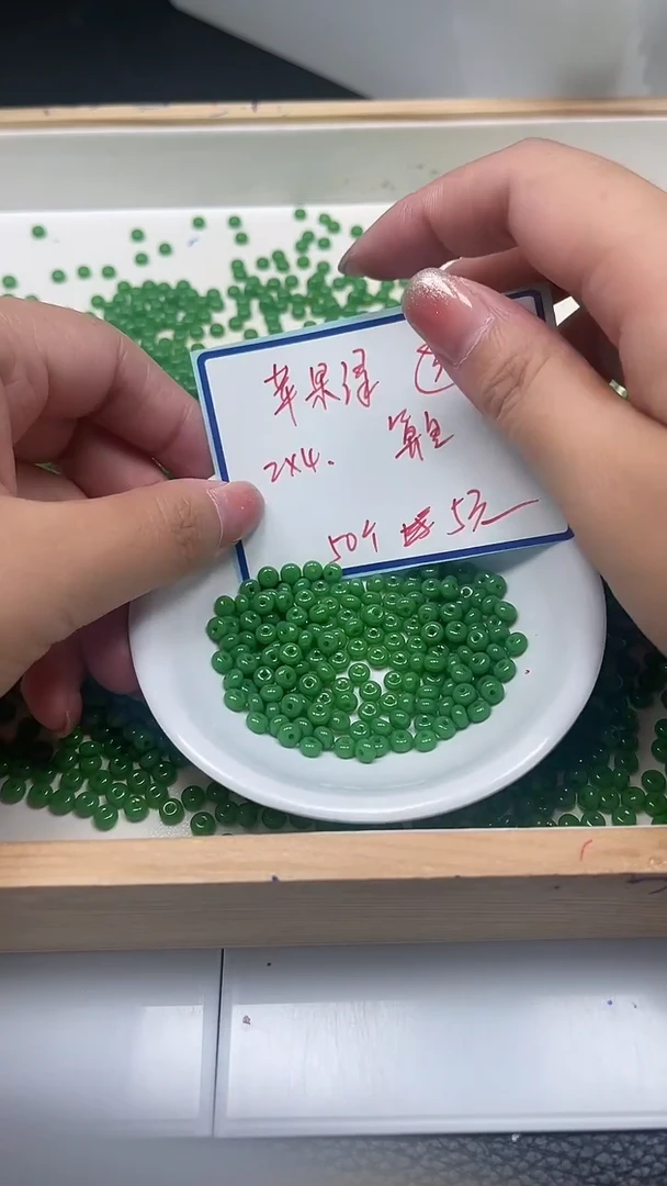 未镶嵌散珠玛瑙/玉髓E50 苹果绿2*4mm50个5元