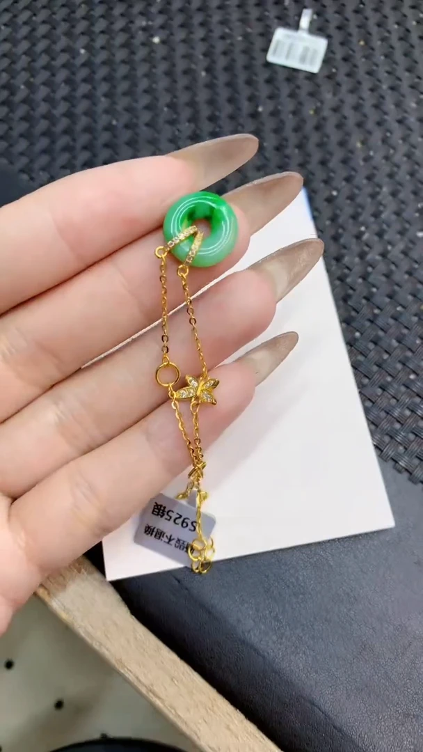 颈饰未镶嵌翡翠1