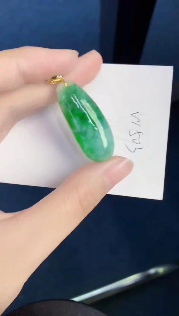 翡翠未镶嵌颈饰天然翡翠緬甸A貨