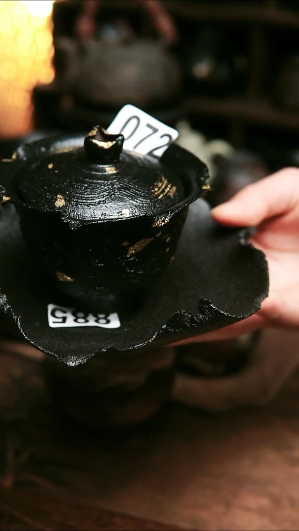 甜****s紫砂全手工黑金盖碗109，壶承79