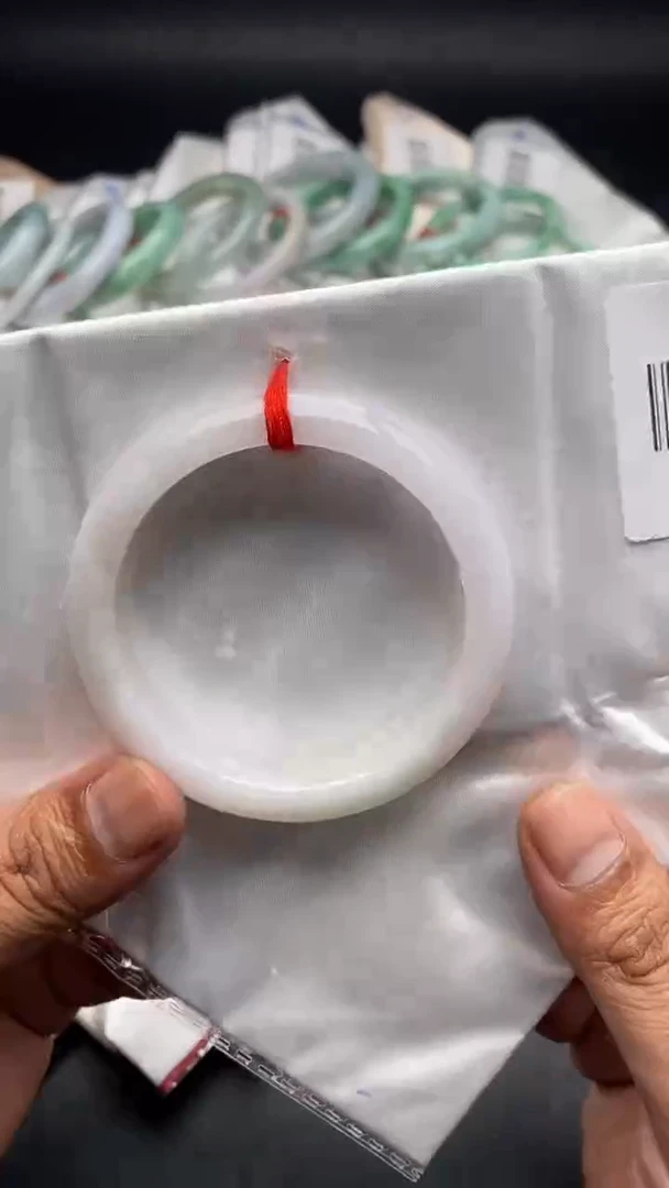 翡翠手镯未镶嵌手镯