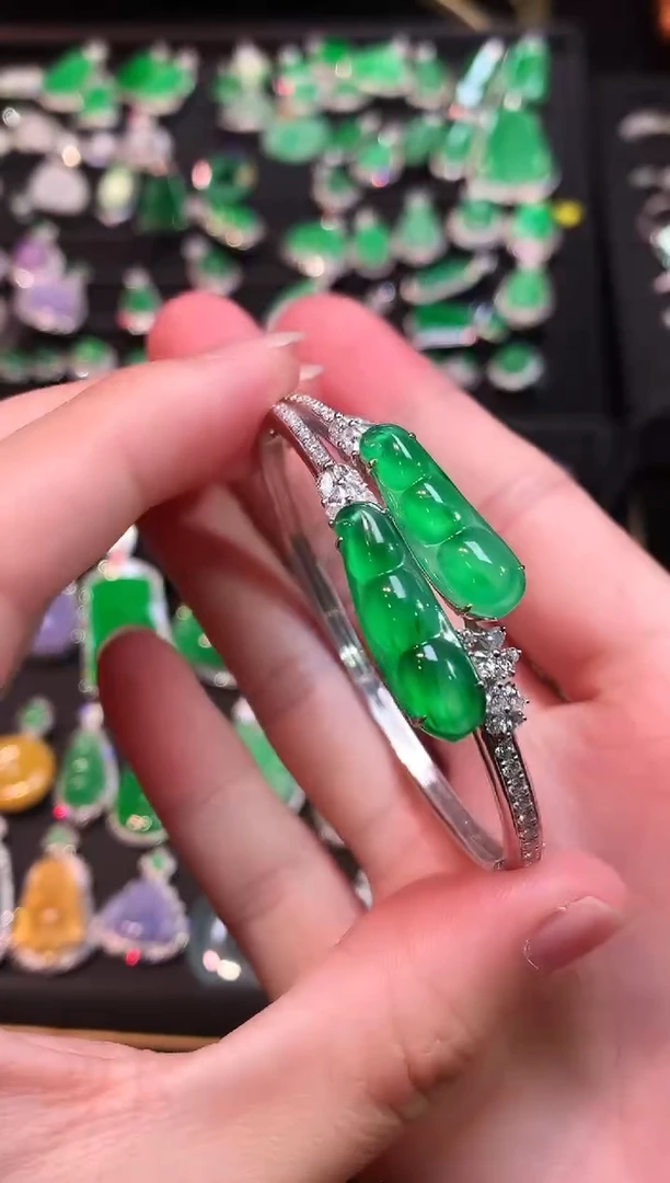 18K金镶嵌手链翡翠满色满绿双福豆手镯