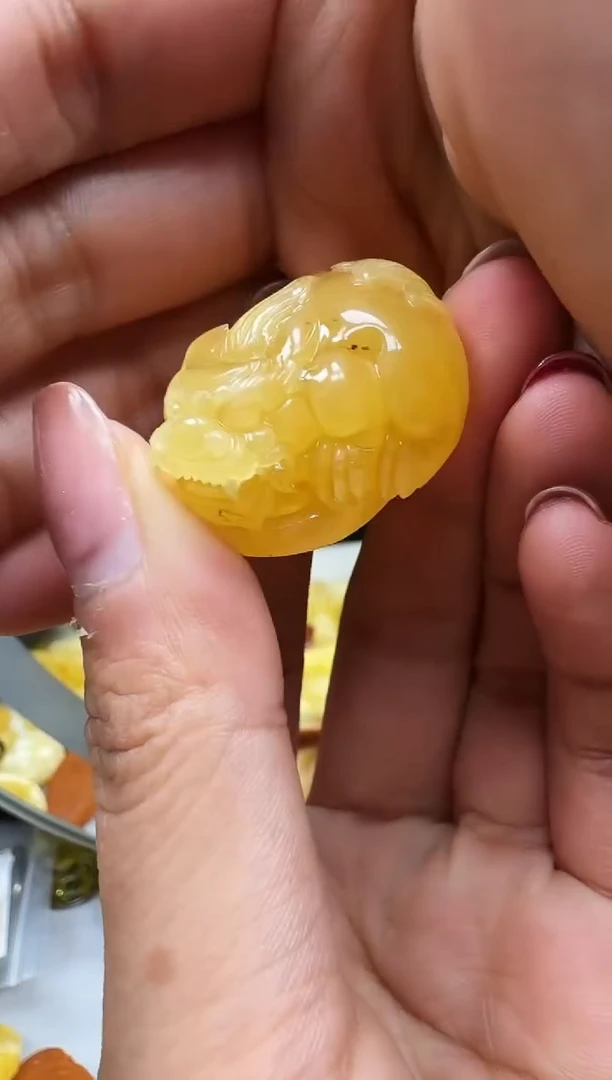 【闪购商品】琥珀裸石未镶嵌挂坠