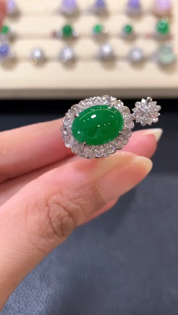 18K金镶嵌戒指翡翠b186