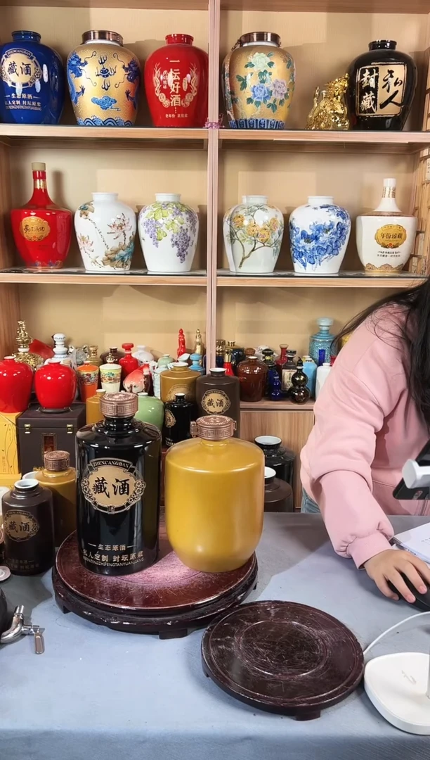 5斤黑色直筒藏酒+5斤黄釉瓶 高分子盖