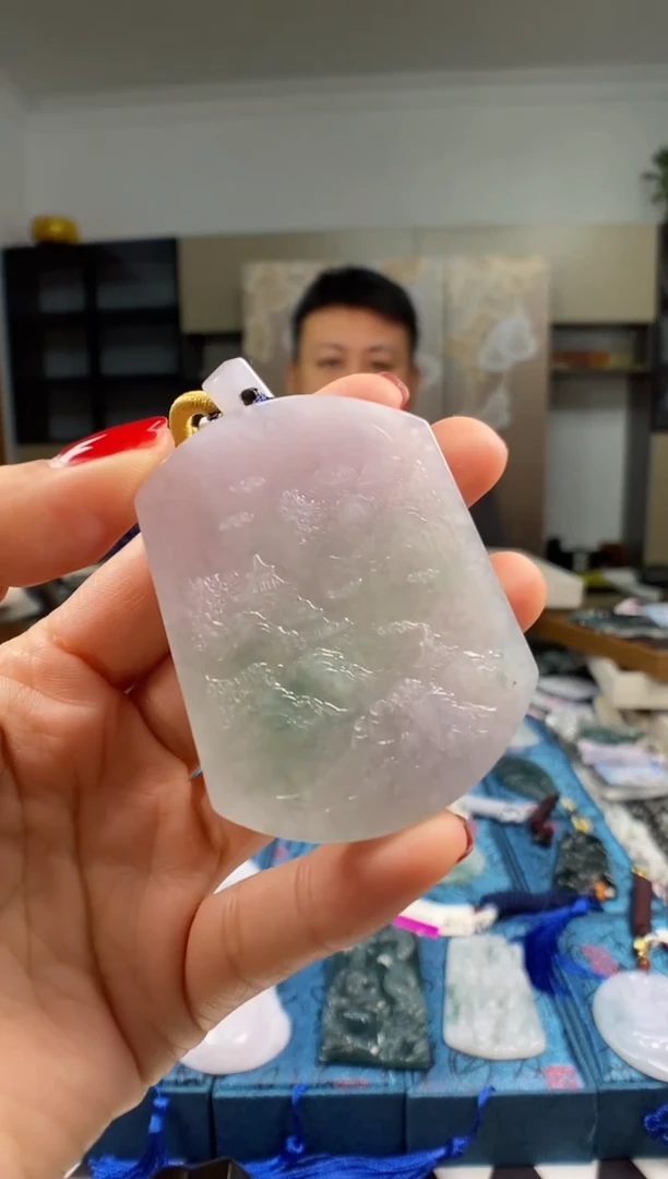 颈饰未镶嵌翡翠 多样性发其一