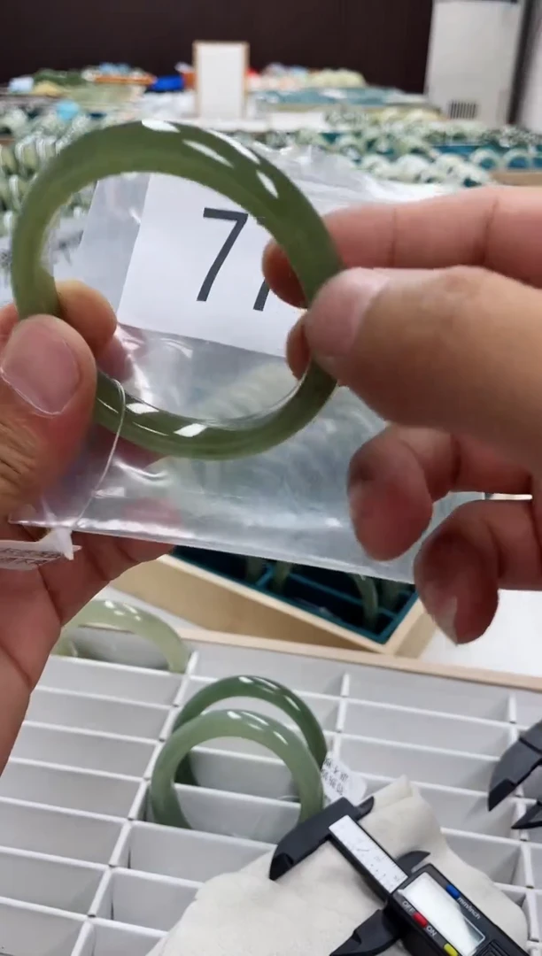 和田玉手镯未镶嵌和田玉手镯58圈77号