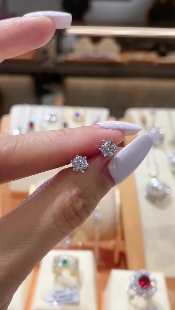 【闪购商品】实验室培育钻石耳饰18K金镶嵌K白耳钉