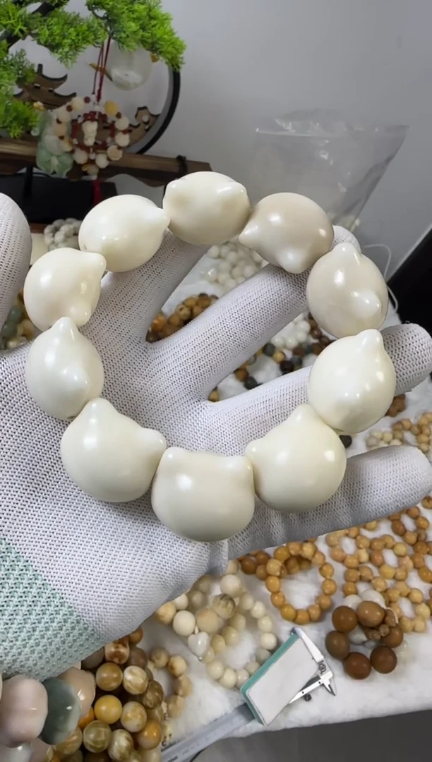 【闪购商品】白玉菩提吊坠30横孔猫猫头