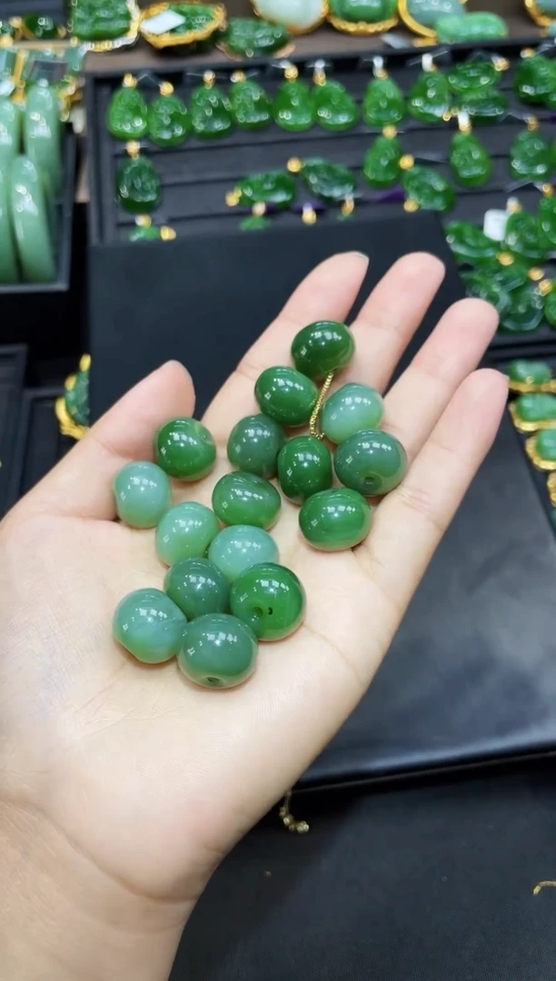 【闪购商品】和田玉未镶嵌吊坠16MM 多样性发一微带红皮 带链