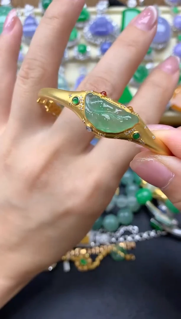 【闪购商品】翡翠手镯18K金镶嵌204中国好珍宝